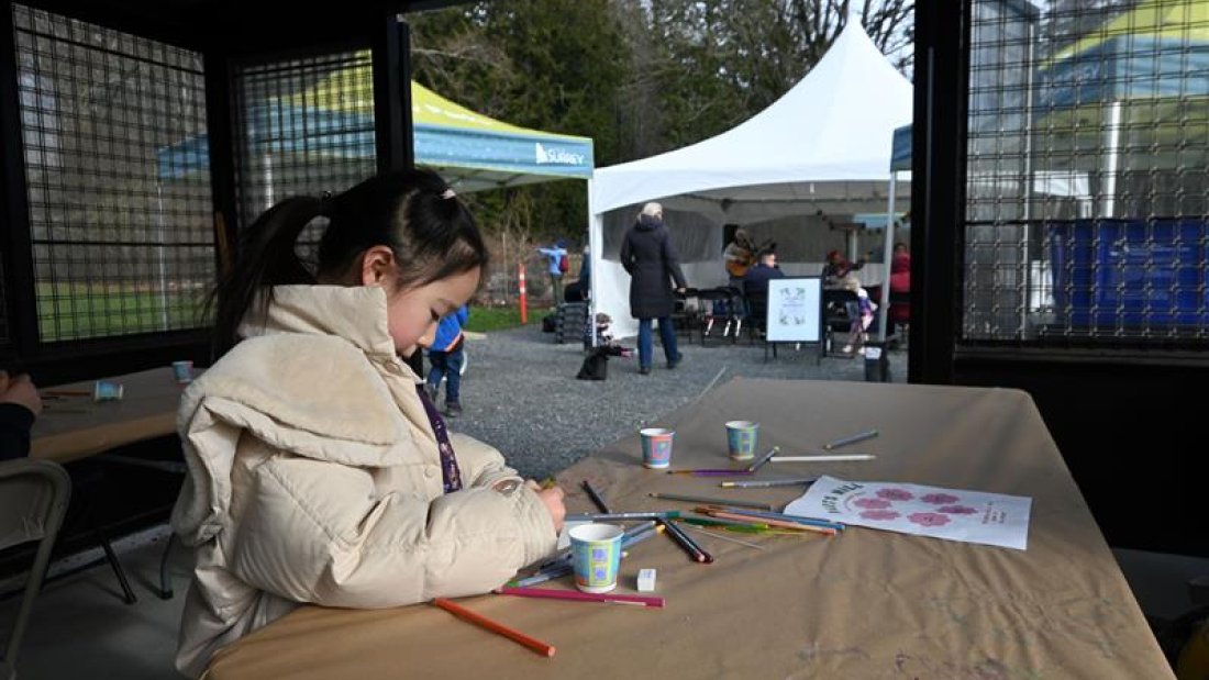 child colours a piece of paper