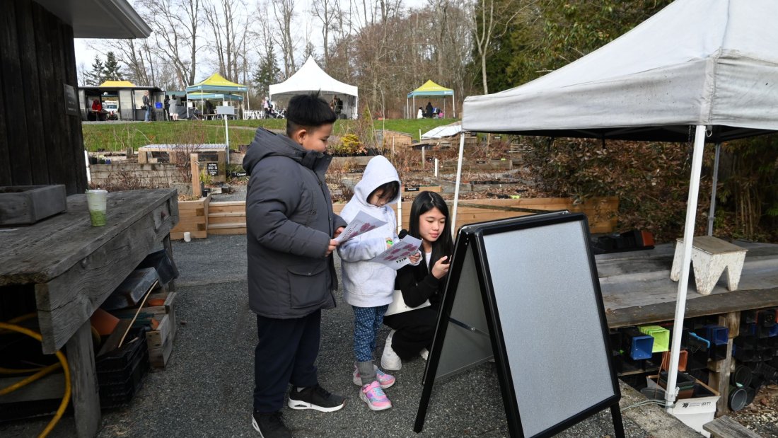 family looks a a sign while doing a scavenger hunt