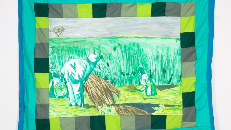 Green quilt with drawing in the centre of farmworkers in the fields.